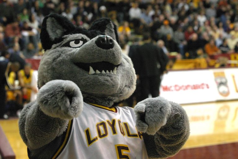 LU Wolf mascot at LUC basketball game.