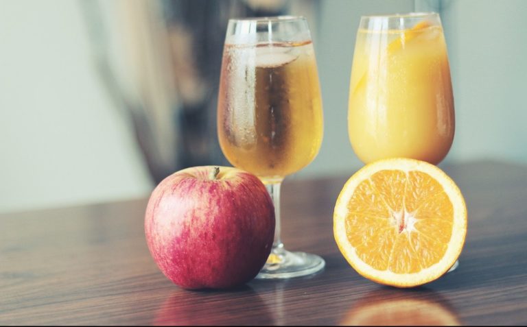 apple juice and orange juice